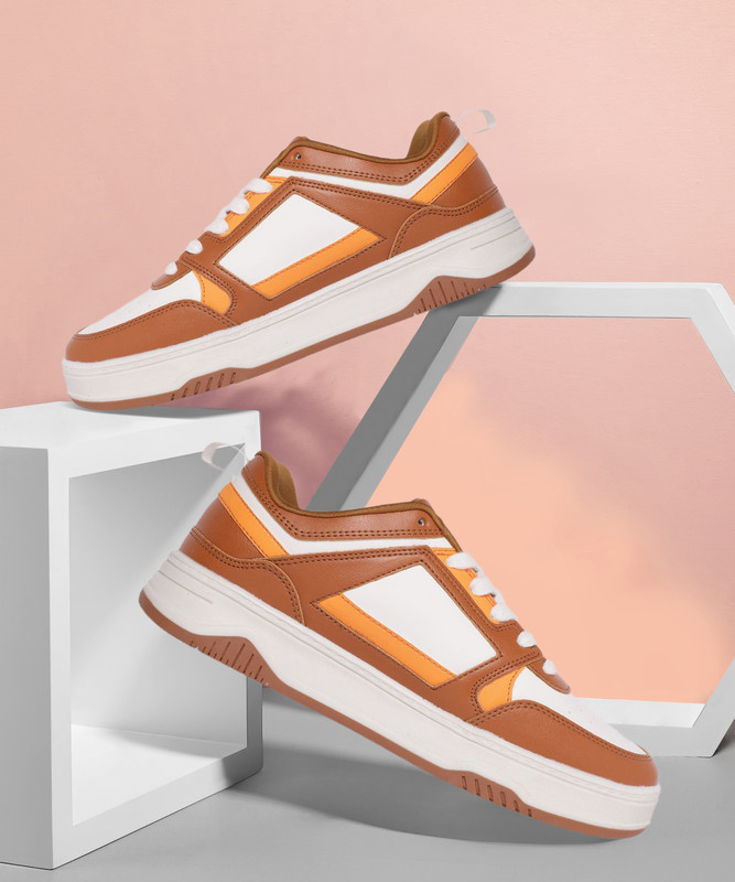 Hrx By Hrithik Roshan Sneakers For Women(White , 4)