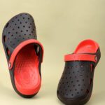 Liberty Men Clogs(Black , 6)