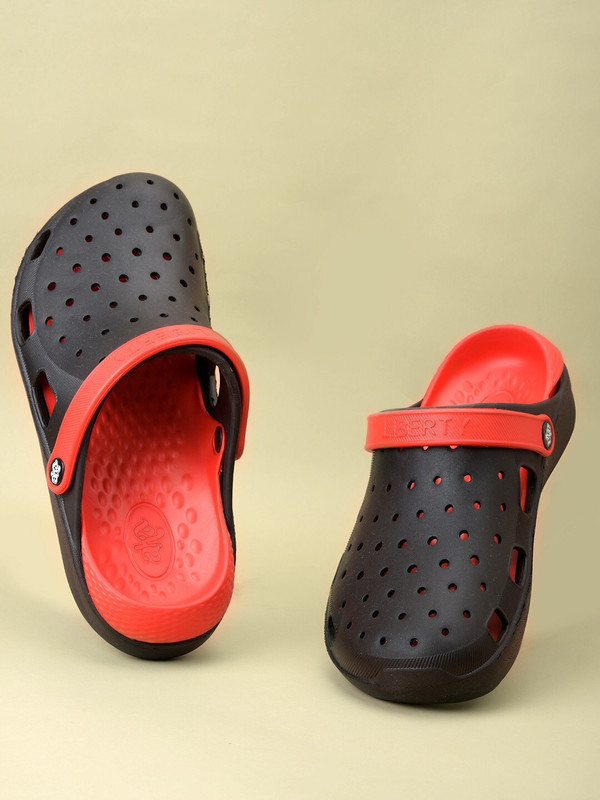 Liberty Men Clogs(Black , 6)