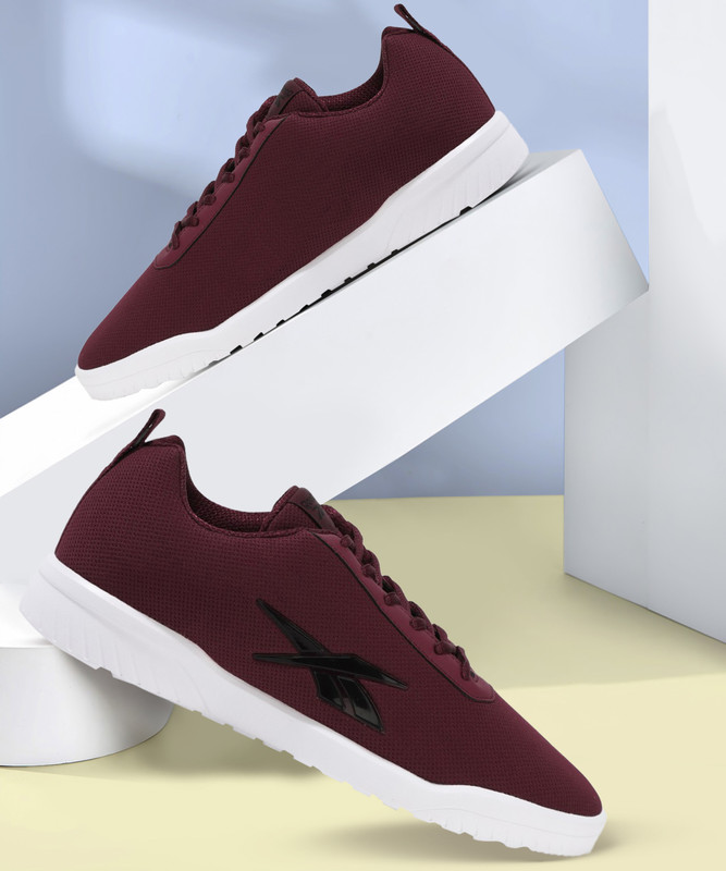 Reebok Tread Motion Running Shoes For Men(Maroon , 6)