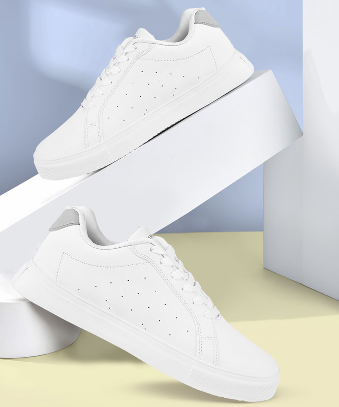 Campus Camp Javier Sneakers For Men(White , 9)