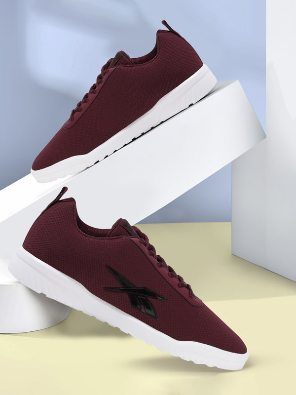 Reebok Tread Motion Running Shoes For Men(Maroon , 8)