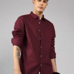 Dennis Lingo Men Solid Casual Maroon Shirt
