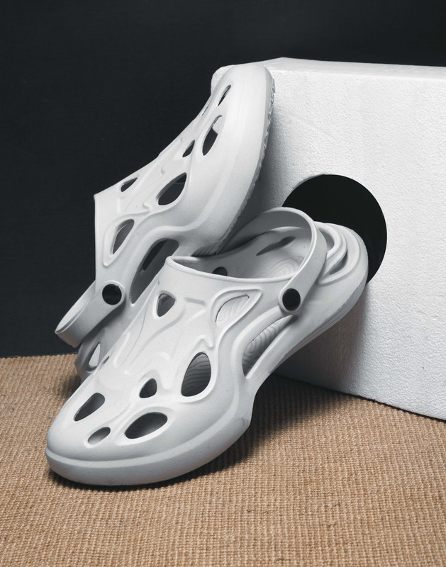 Hrx By Hrithik Roshan Men Clogs(Grey , 8)