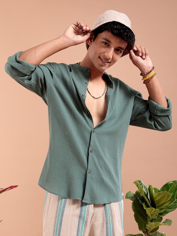 The Indian Garage Co. Men Solid Beach Wear Green Shirt