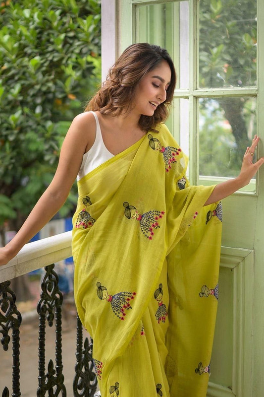 Sarathitextile Embroidered, Solid/Plain Handloom Cotton Blend Saree(Green)