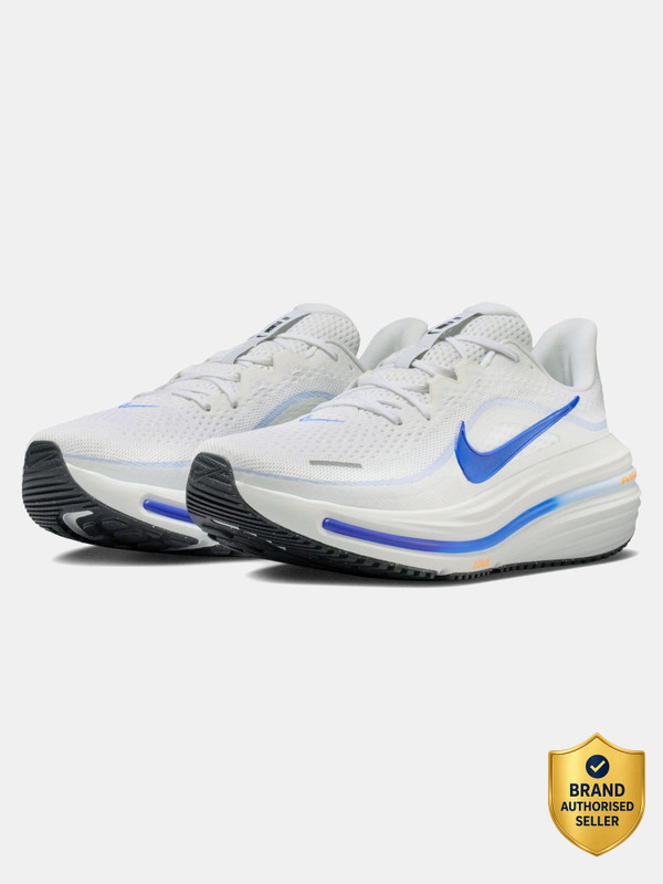 NIKE AIR WINFLO 12 Running Shoes For Men(White , 7)
